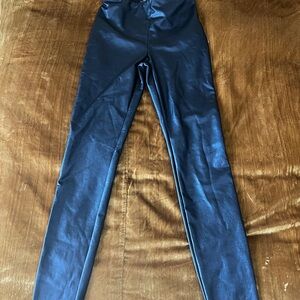 💙Lysse Faux Leather Navy Leggings NWT